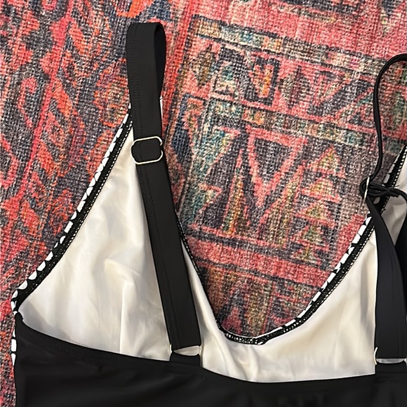 B2Prity Black and White One Piece Swimsuit Tummy Control Monokini Size L - Picture 6 of 7